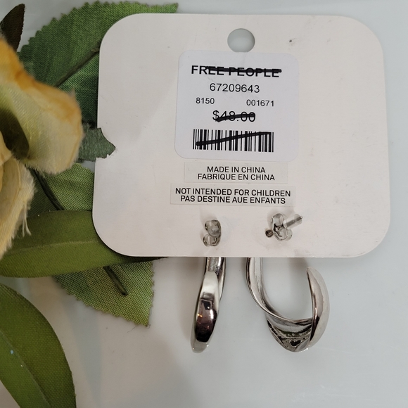 NWT Free People Laura Recycled Earrings - Picture 4 of 4